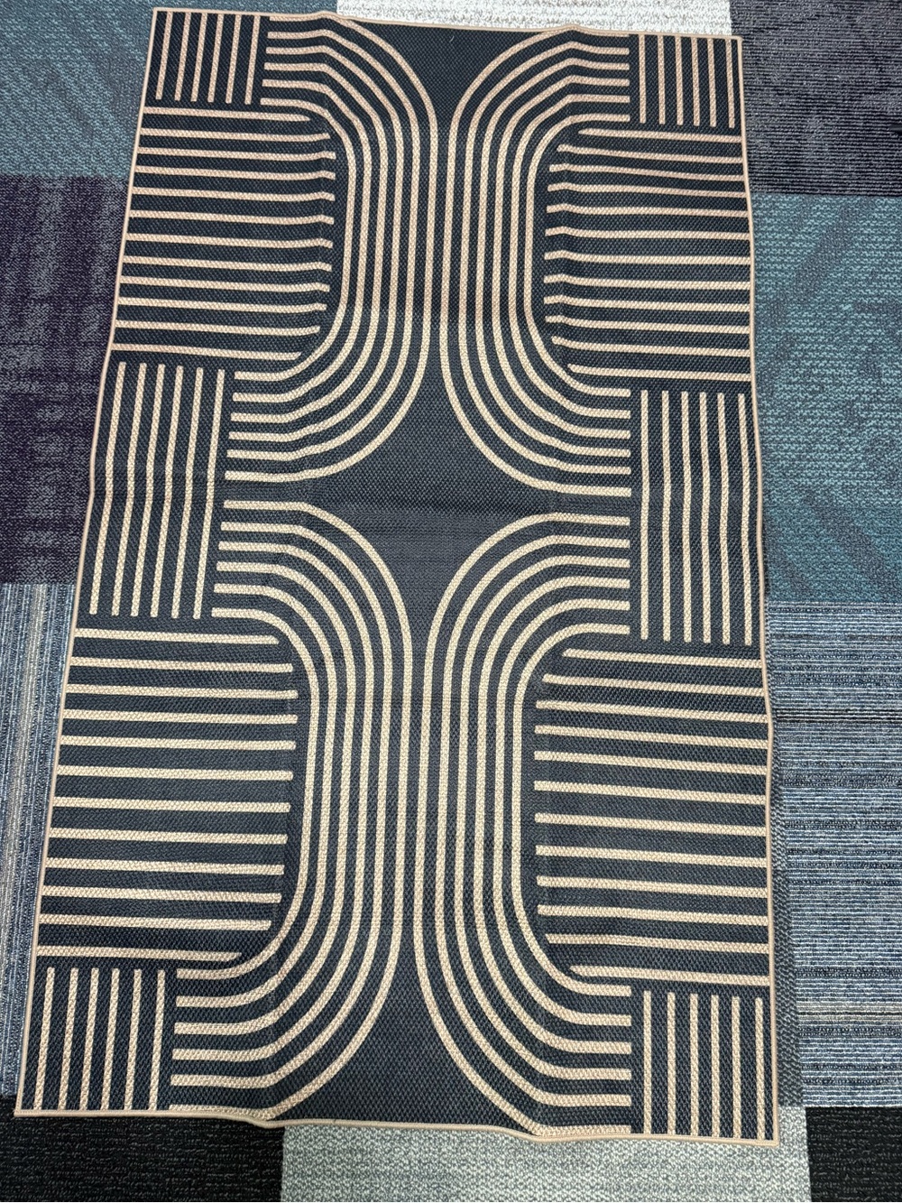 Black and Tan Geometric Indoor/Outdoor Rug